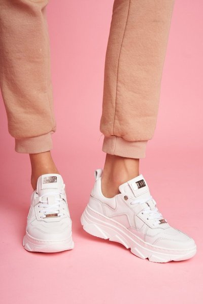 Жіночі шкіряні спортивні туфлі GOE білі FF2N3018