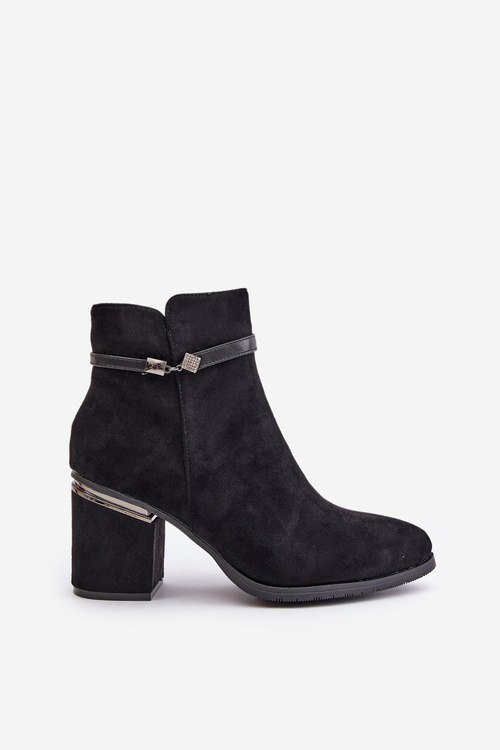 Утеплені жіночі чоботи на підборах з декоративним ремінцем чорні Vinceza 16446