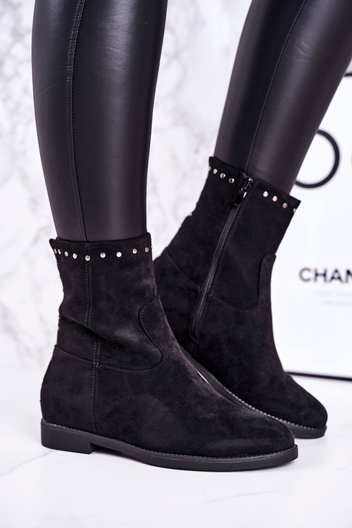 Жіночі утеплені чоботи на танкетці замшеві чорного кольору