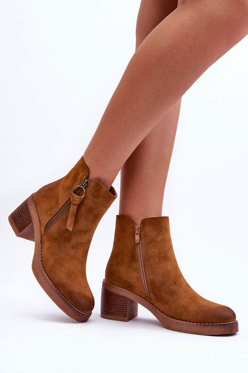 Жіночі класичні замшеві чоботи коричневого кольору