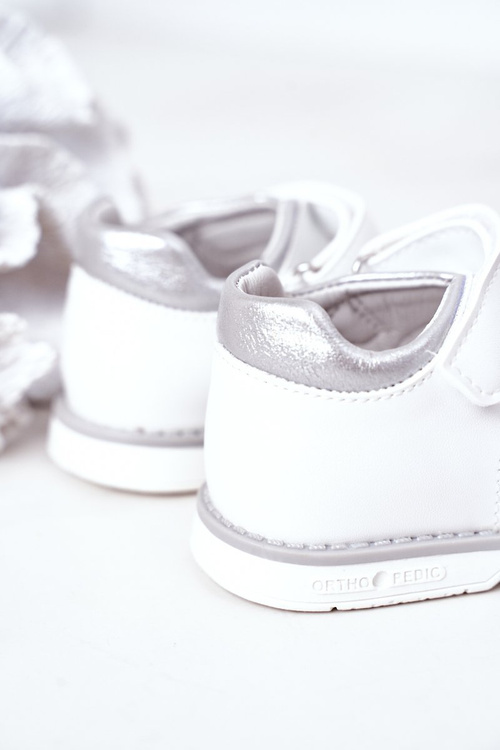 Дитячі ортопедичні босоніжки на липучці White One