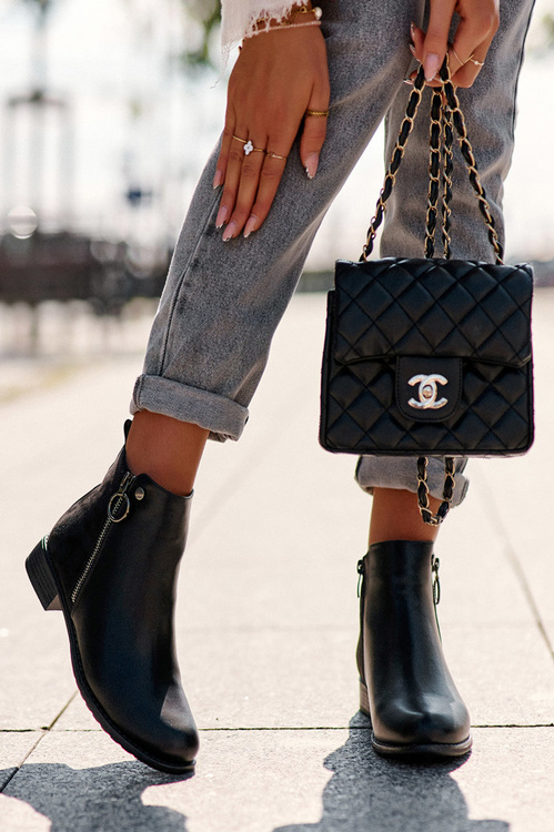 Класичні низькі шкіряні чоботи Sotelia чорного кольору