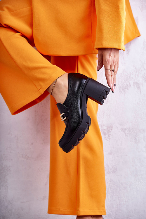 Шкіряні туфлі на опорі з золотистим декором Black Mikeyla