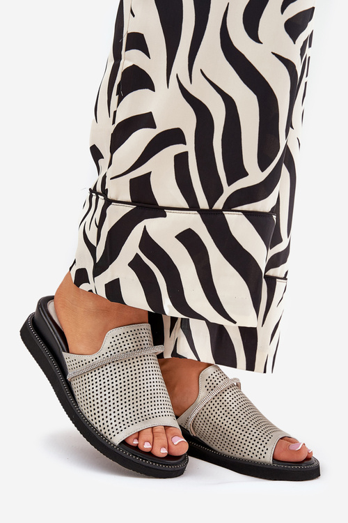 Жіночі сандалі на підборах з декоративною ремінцем сріблясті Терівас