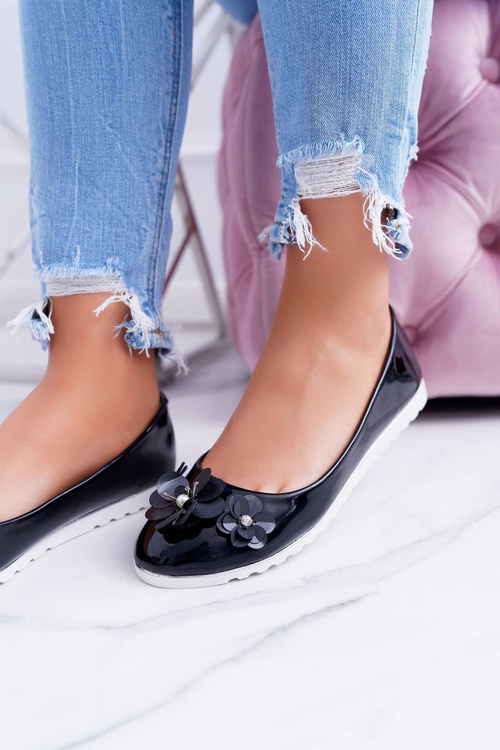 Лещата | Лаковані чорні жіночі балерини з квіткою Neli