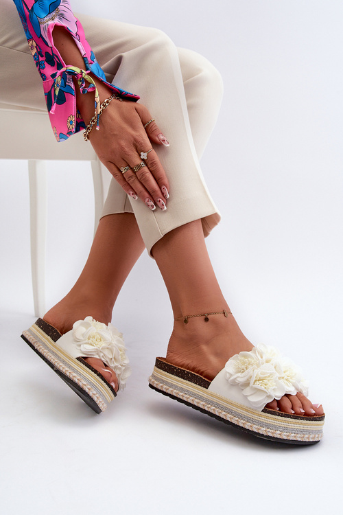 Жіночі босоніжки на платформі, прикрашені квітами, білі Nodina