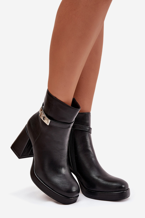 Теплі жіночі чоботи на каблуці з оздоблювальним ремінцем чорні Giordina