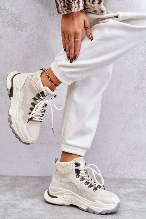 Жіноче високе спортивне взуття GOE KK2N4097 світло-бежевий