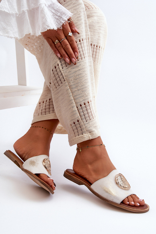 Шкіряні сандалі на плоскій підошві Zazoo 2938 із золотими прикрасами