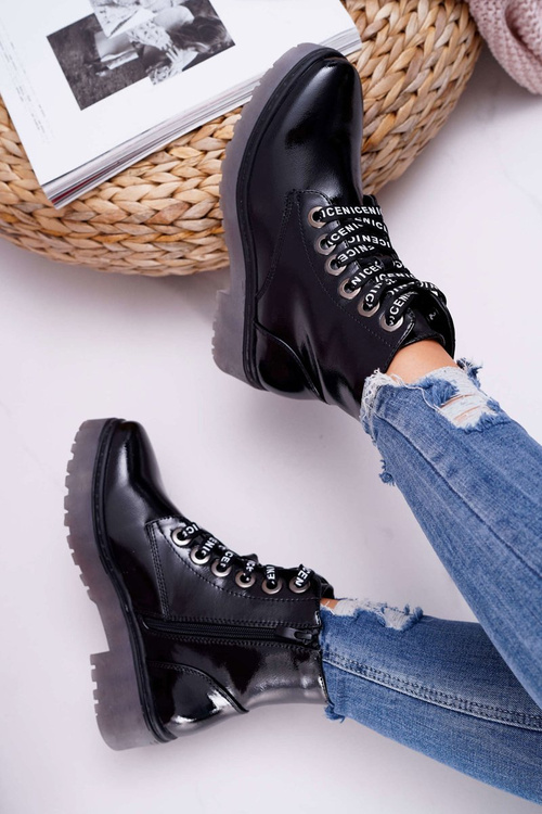 Жіночі лаковані чорні чоботи Sergio Leone на плоскій каблуці TR726