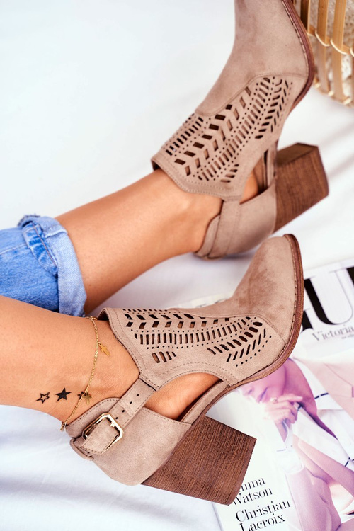 Чоботи жіночі з вирізаною замшею весна Beige Velluci