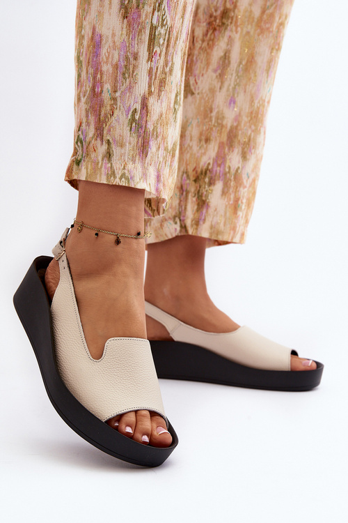 Жіночі шкіряні босоніжки на товстій підошві Zazoo 2893 світло-бежеві