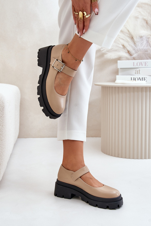 Бежеві жіночі лофери з пряжкою Plikuria