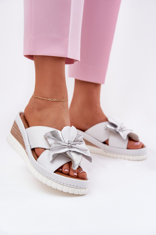 Шкіряні Жіночі Сандалі На Платформі З Декоративною Квіткою Artiker Біло-Сріблясті 54C0538