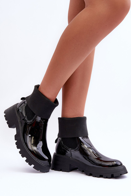 Жіночі глянцеві ботильйони на шнурівці чорні Pavo