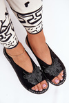 Жіночі сандалі на плоскому каблуці з декором чорні Setorina