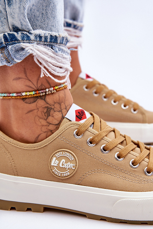 Жіночі кросівки на низькій платформі Lee Cooper LCW-23-44-1655L бежевий