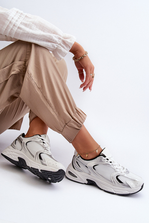 Жіноче спортивне взуття Кросівки біло-чорні Leranea