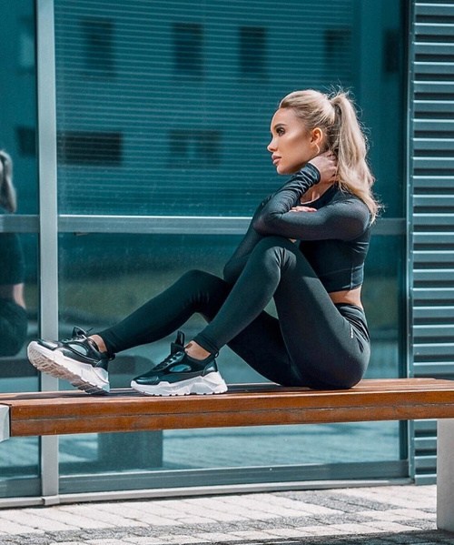 Спортивне жіноче взуття на товстій підошві чорного кольору HighStep