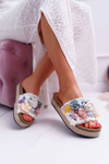 Жіночі шльопанці з квітами на товстій підошві білі Amadeo