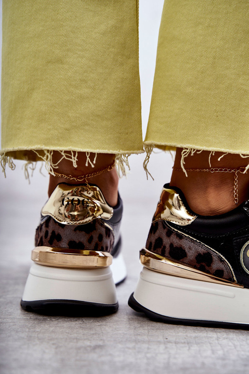 Жіноче спортивне взуття на танкетці GOE KK2N4085 Чорний