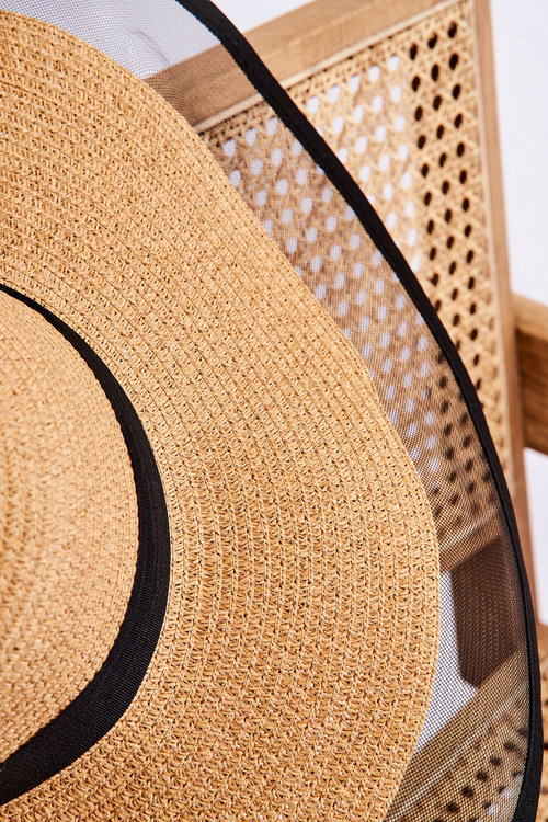 Модна жіноча шапка-сітка бежевого кольору