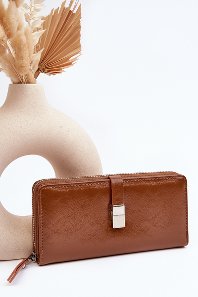 Жіночий лакований гаманець на магнітній застібці коричневий Nereva Bielia