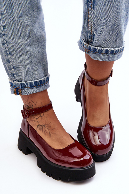 Жіночі лаковані туфлі на низькому каблуці з пряжкою бордового кольору Owena