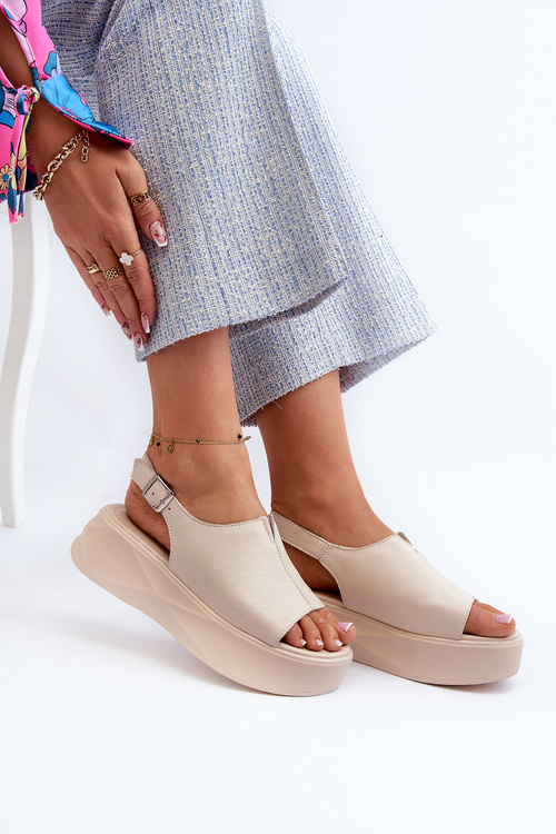 Жіночі шкіряні босоніжки на платформі D&A SJ2301-2 Бежеві