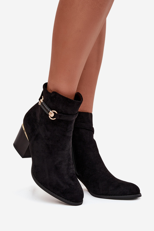 Жіночі утеплені чоботи на підборах з оздоблювальним ремінцем Чорні Galissa