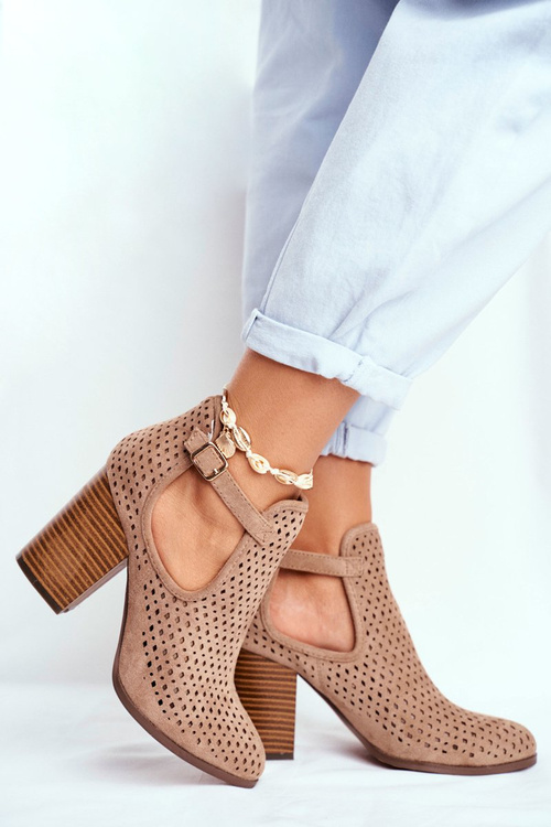 Чоботи жіночі на шпильці замшеві ажурні бежеві Morrena