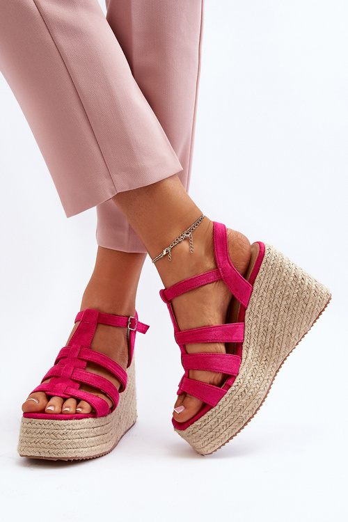 Босоніжки на танкетці з плетеним ремінцем кольору фуксії Gnosis