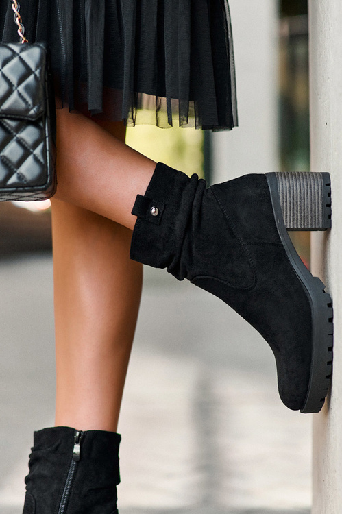 Замшеві м'яті чоботи чорні Melseo