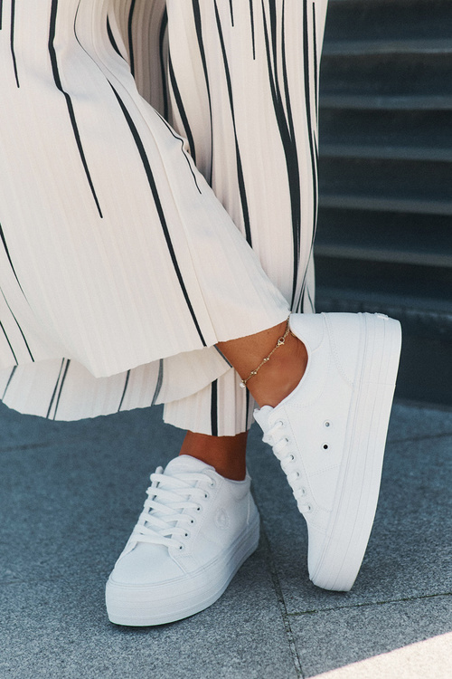 Еко шкіряні кросівки для жінок на платформі Big Star RR274298 білі