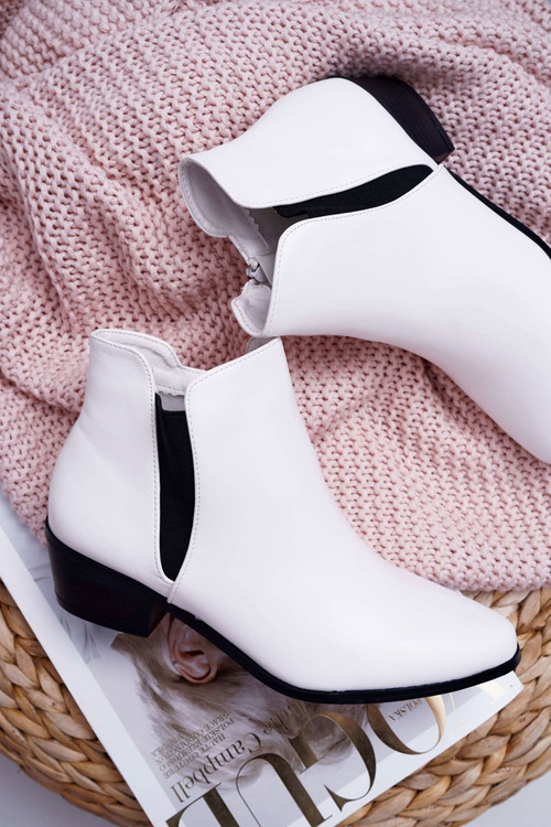 Жіночі ботфорти на плоскій підошві білого кольору Murino