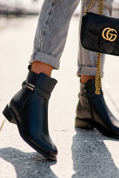 Жіночі шкіряні чоботи з ремінцями чорні норки