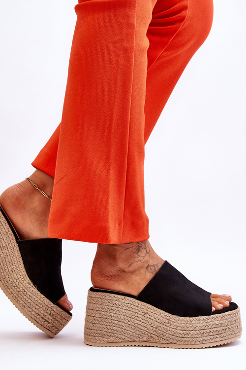 Жіночі тапочки на танкетці та платформі чорні Ysabel