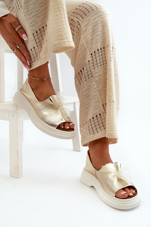 Жіночі шкіряні босоніжки із золотим бантом Zazoo 2939