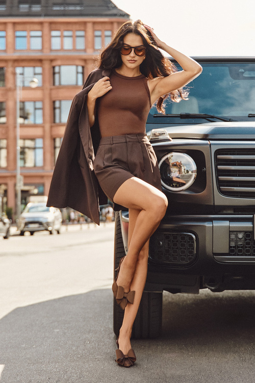 Високі підбори з відкритим п'ятами і бант Браун Eklevia