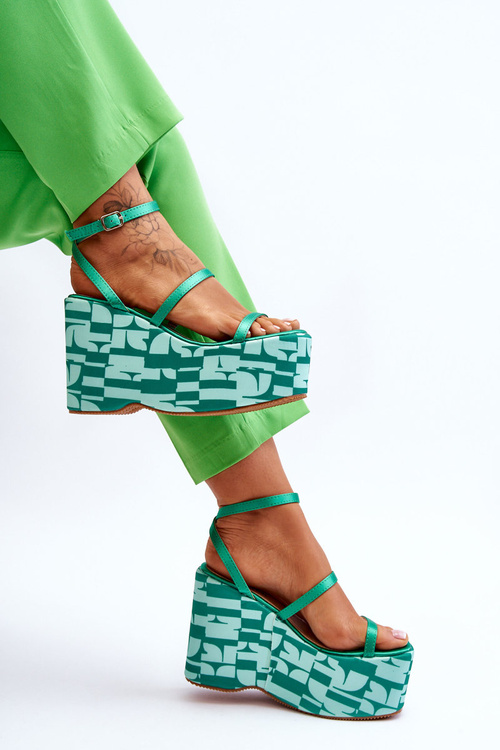 Модні босоніжки на танкетці з візерунками Зелена Claria