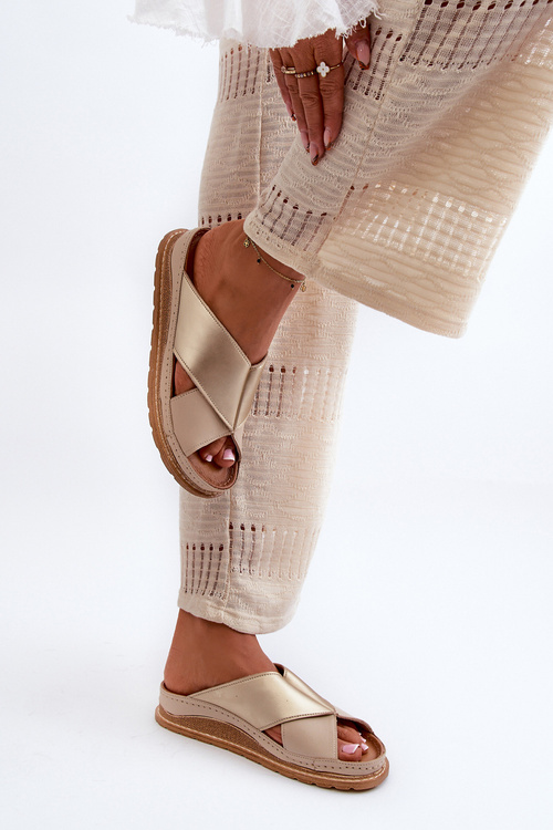 Шкіряні профільовані шльопанці Maciejka 04986-04 золото-бежевий