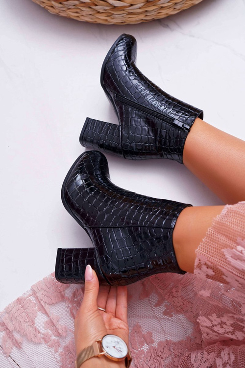 Чорні жіночі чоботи зі шкіри крокодила