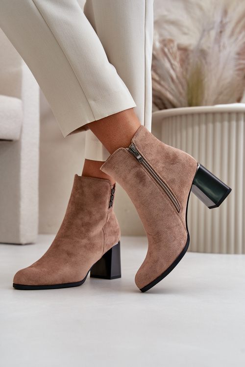 Теплі еко-замшеві жіночі ботильйони із застібкою на каблуці, коричневі Erillia