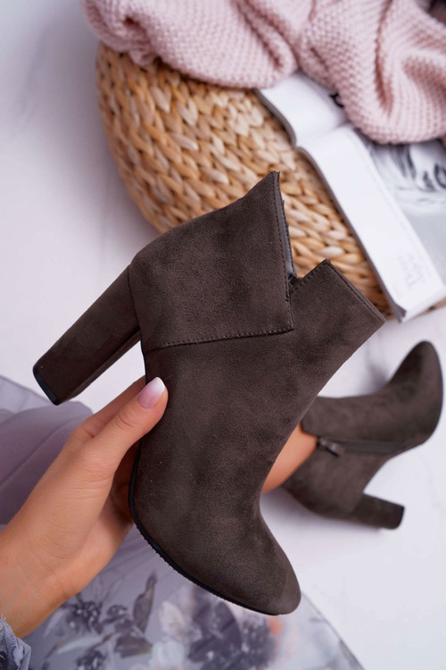 Жіночі чоботи на шпильці замшеві хакі з оборками