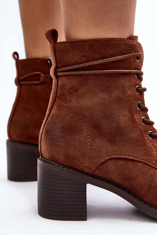 Жіночі ботильйони зі шнурівкою на низькому каблуці коричневого кольору Serellia