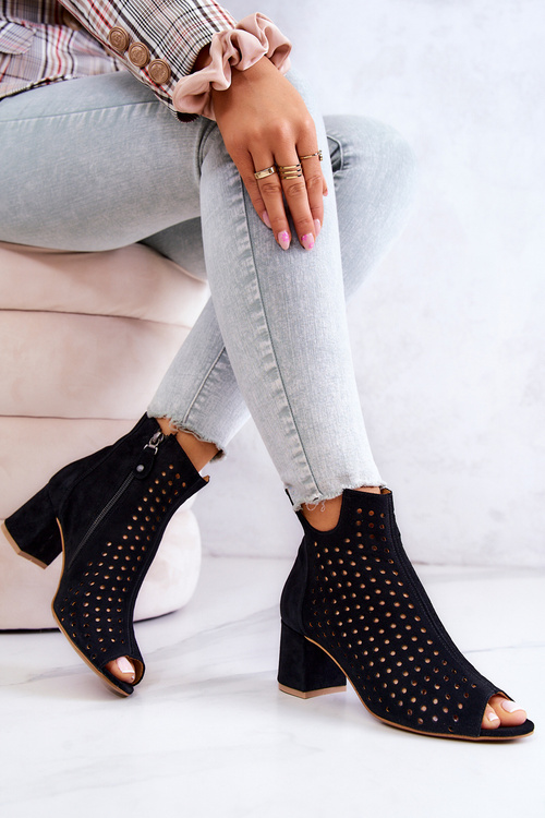 Чоботи шкіряні ажурні Maciejka 05420-43 Чорні