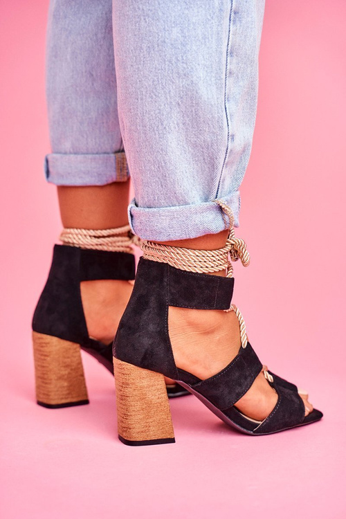 Жіночі замшеві босоніжки на шпильці Amore чорного кольору