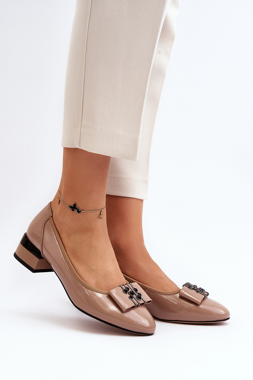 Бежеві лаковані туфлі на каблуці Ilvanna