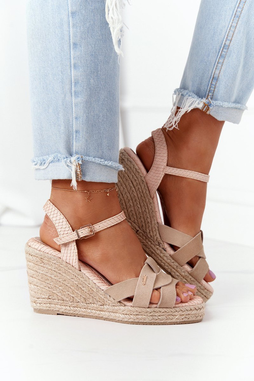 Шкіряні босоніжки на танкетці Big Star HH274380 Бежеві