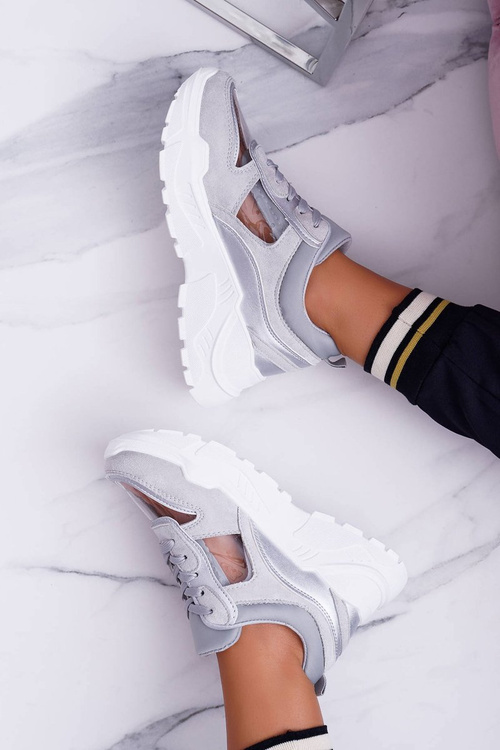 Спортивні жіночі кросівки на прозорій сірій товстій підошві